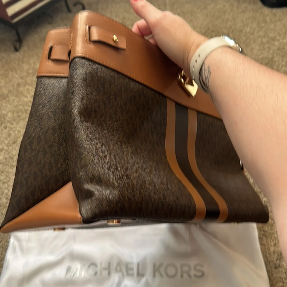 MK Michael Kors barely used arm/shoulder bag brown with gold hardware - Picture 7 of 8